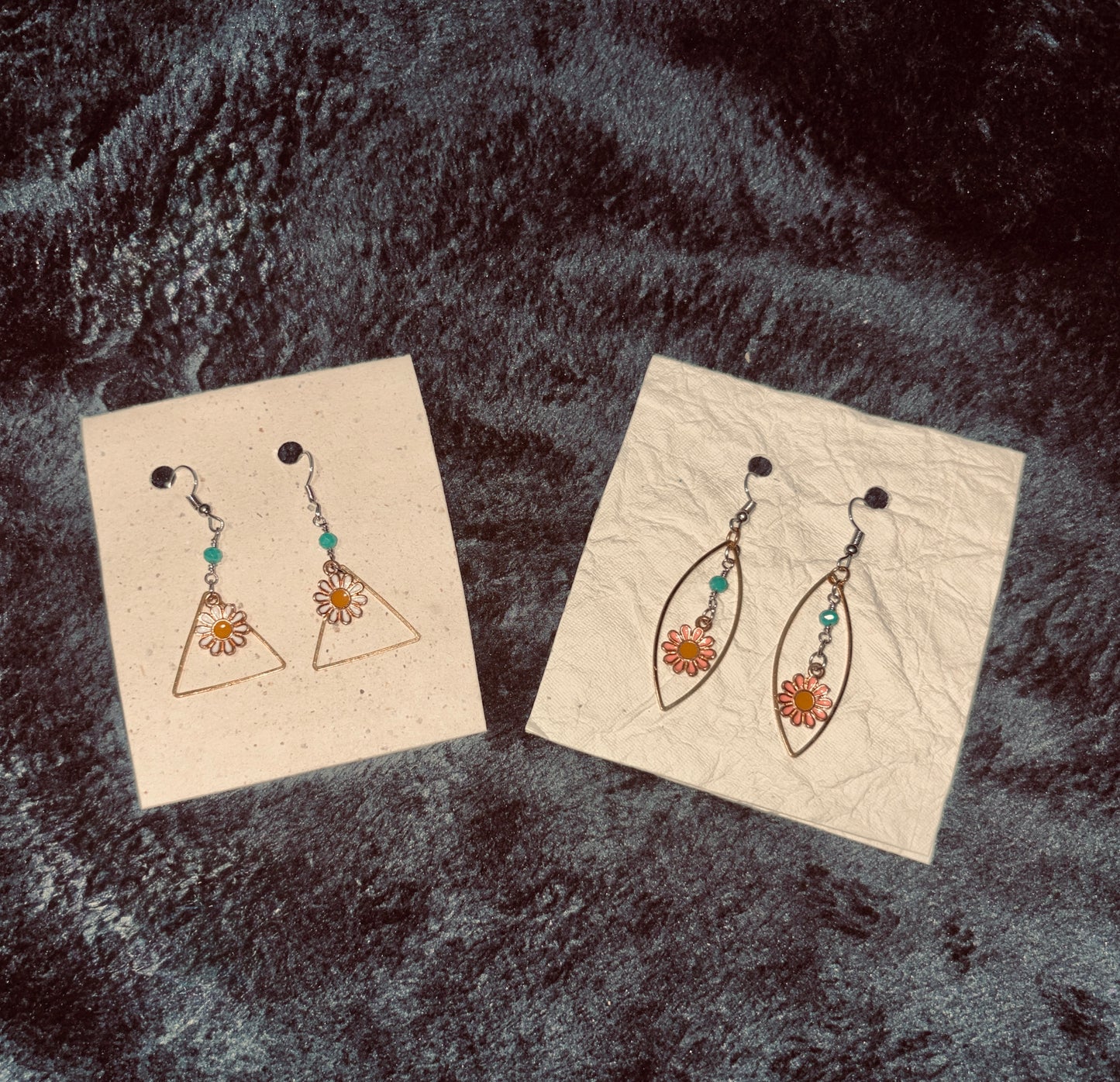 Geometric flower dangle earrings with turquoise color