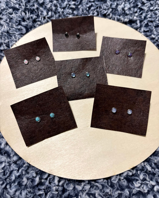Stud earrings-gemstone